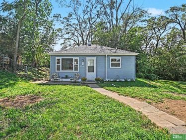 2214 N 39 Street, Omaha, NE 68111
