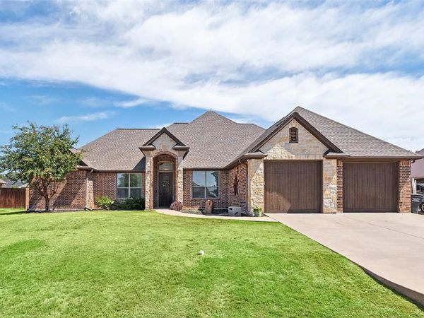 2825 Willow Ridge Circle, Granbury, TX 76049