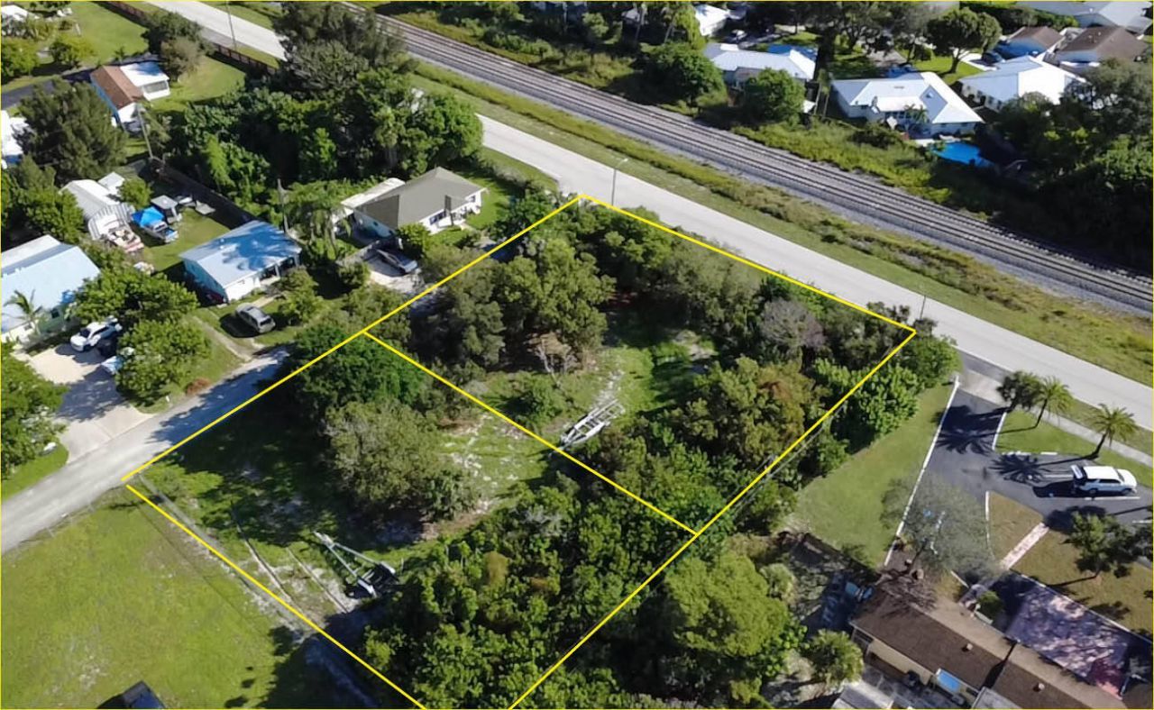 8686 SE Lyons Street, Hobe Sound, FL 33455 Photo