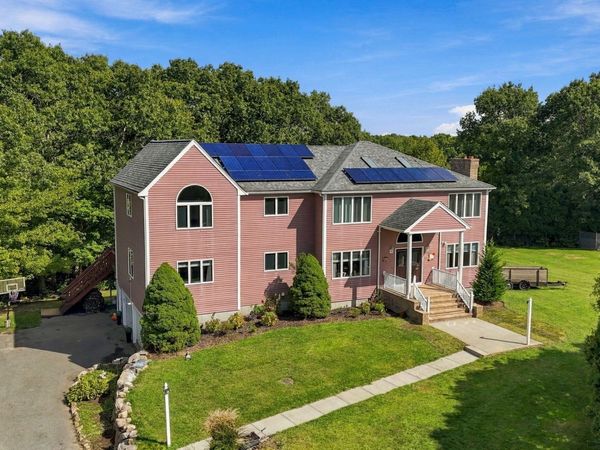 35 Striper Cir, Dartmouth, MA 02747