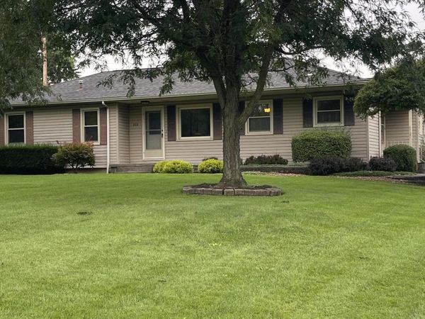 808 Kelley Drive, Wapakoneta, OH 45895