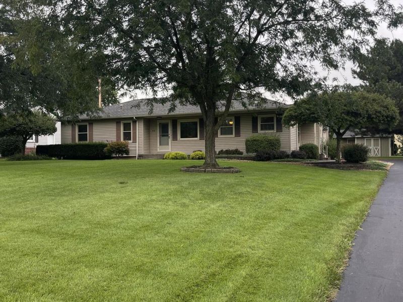 808 Kelley Drive, Wapakoneta, OH 45895 Photo 2