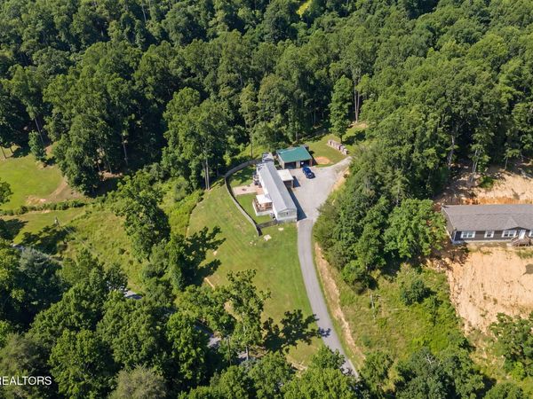 425 Bazel Rd, Harriman, TN 37748