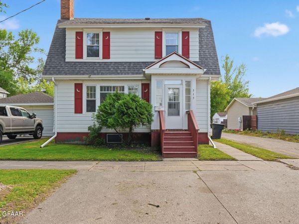 515 8TH Avenue S, Grand Forks, ND 58201