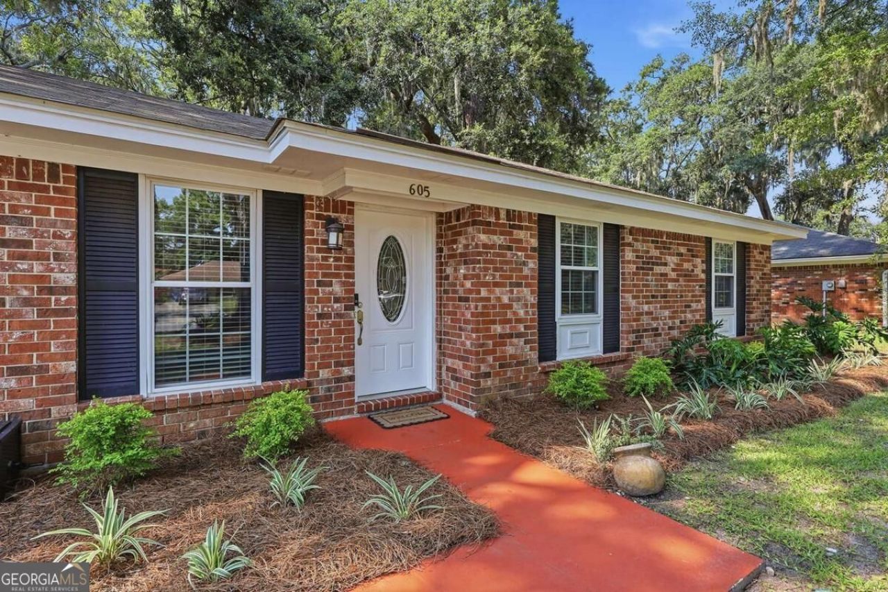 605 Leaning Oaks Drive, Savannah, GA 31410 Main Photo