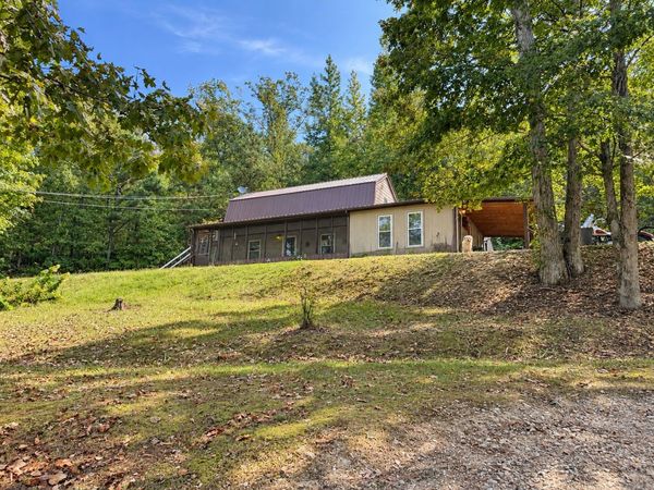 2060 Deer Creek Rd , Linden, TN 37096