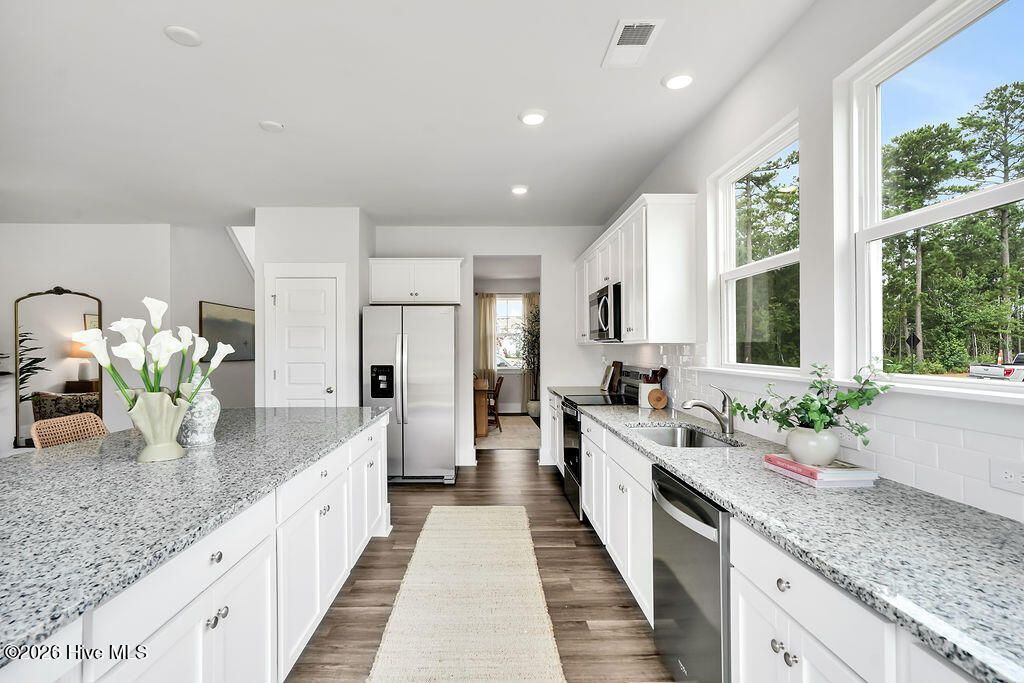1794 Travor Street Photo 11