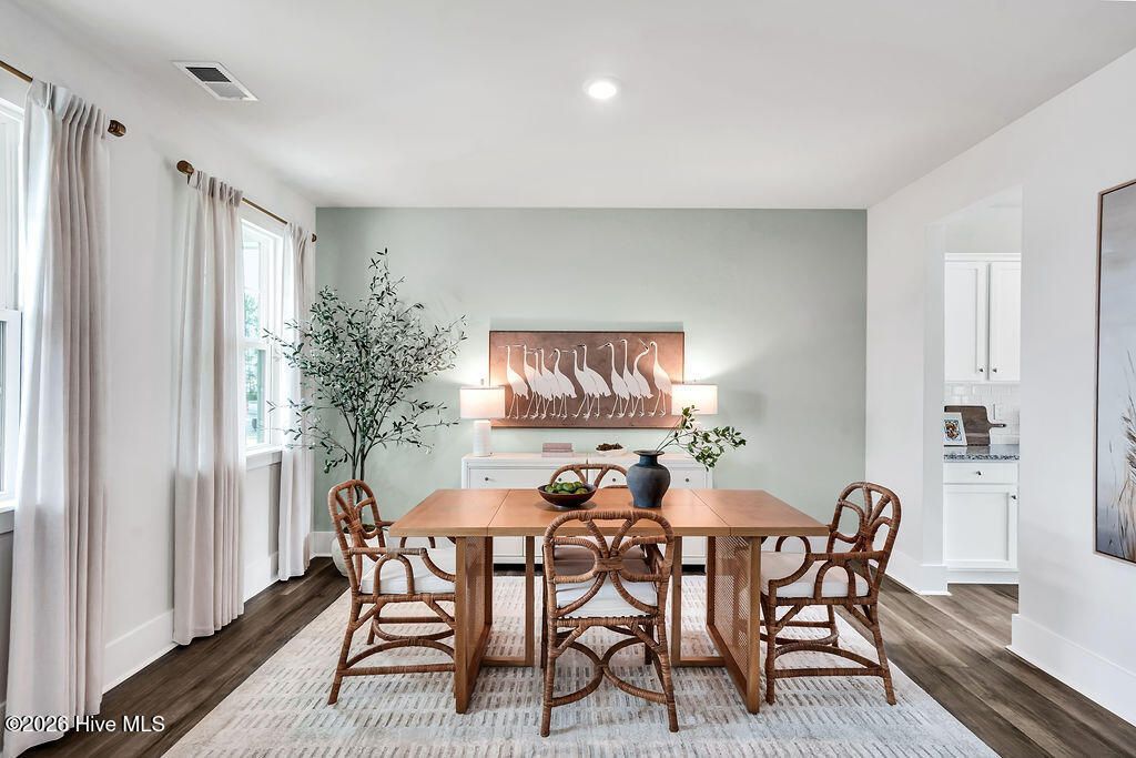 1794 Travor Street Photo 6
