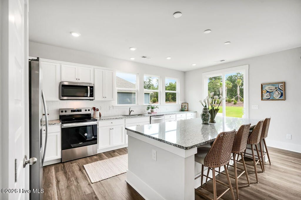 1794 Travor Street Photo 8