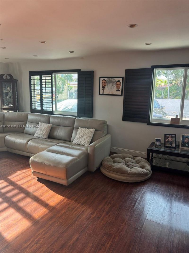 111 SW 24th Ave , Miami, FL 33135 Photo
