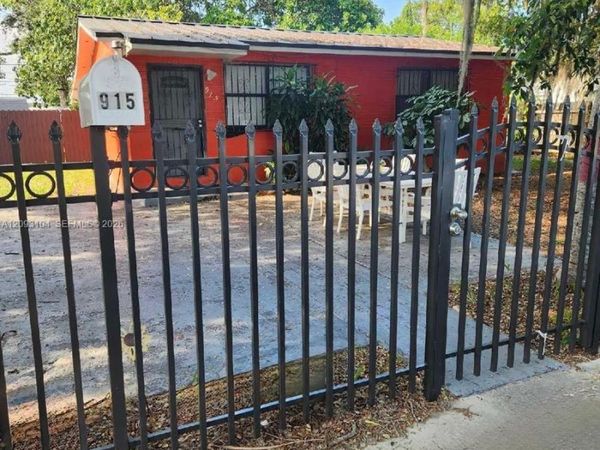 915 Dunad Ave , Opa-Locka, FL 33054