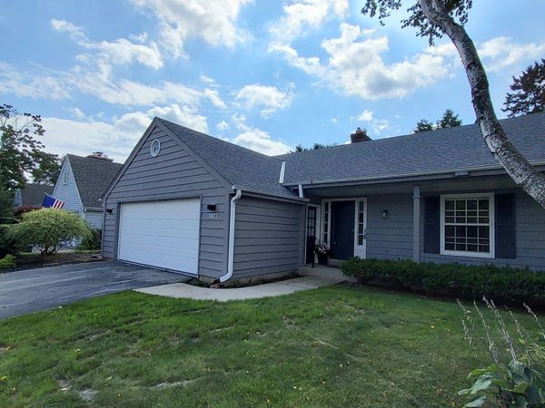 1027 W Shaker Cir, Mequon, WI 53092