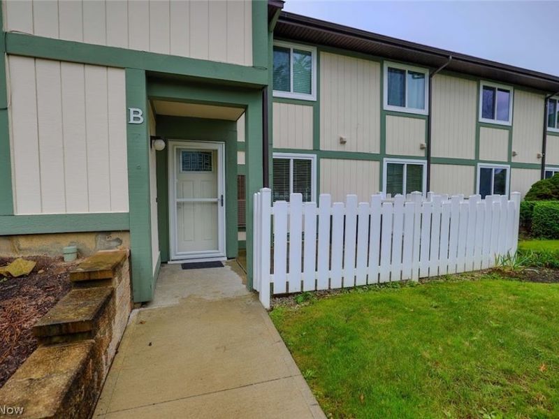 9010 Portage Pointe Drive, Unit 5-B, Streetsboro, OH 44241 Photo 1