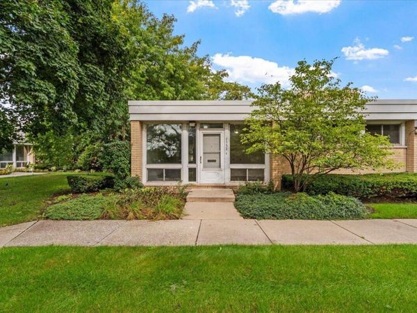 1551 Chateaufort Place, Detroit, MI 48207