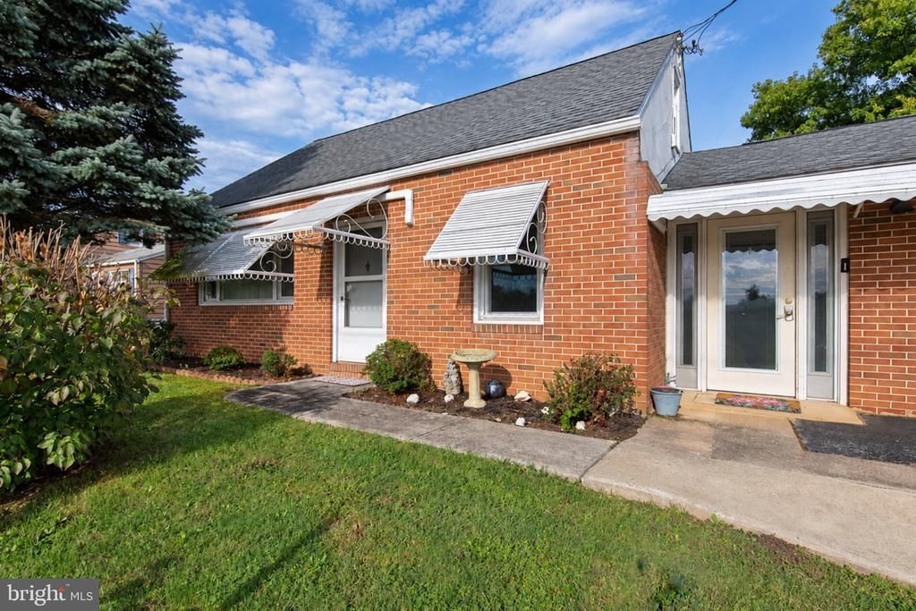1082 W LEESPORT ROAD , LEESPORT, PA 19533