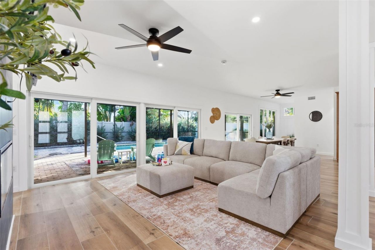 4879 Commonwealth Drive, Sarasota, FL 34242 Photo