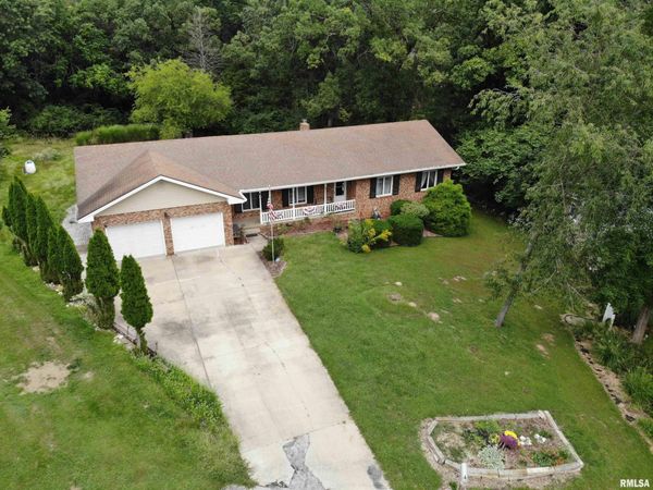 11 WOODLAND Lane, Macomb, IL 61455