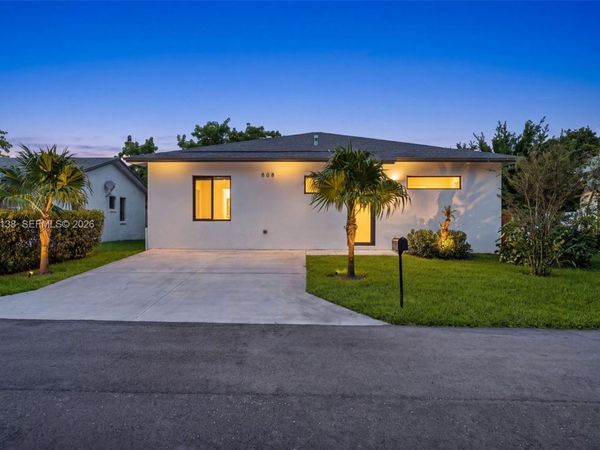 808 NW 5th Ter, Hallandale Beach, FL 33009