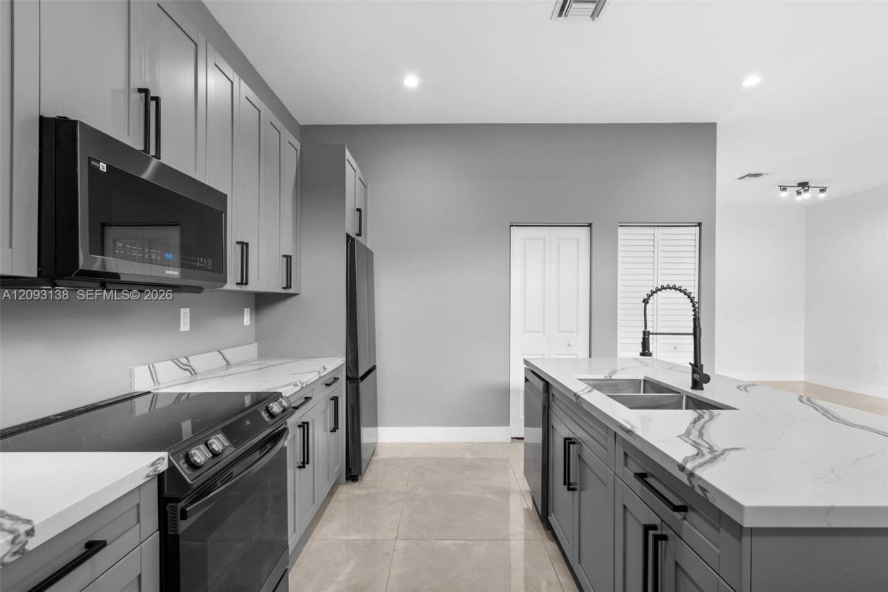 808 NW 5th Ter, Hallandale Beach, FL 33009 Photo