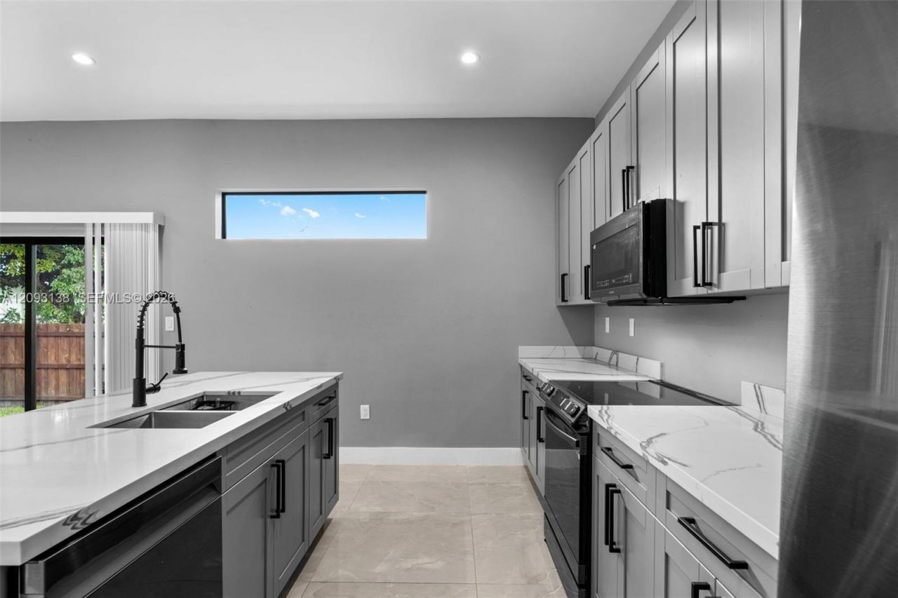 808 NW 5th Ter, Hallandale Beach, FL 33009 Photo