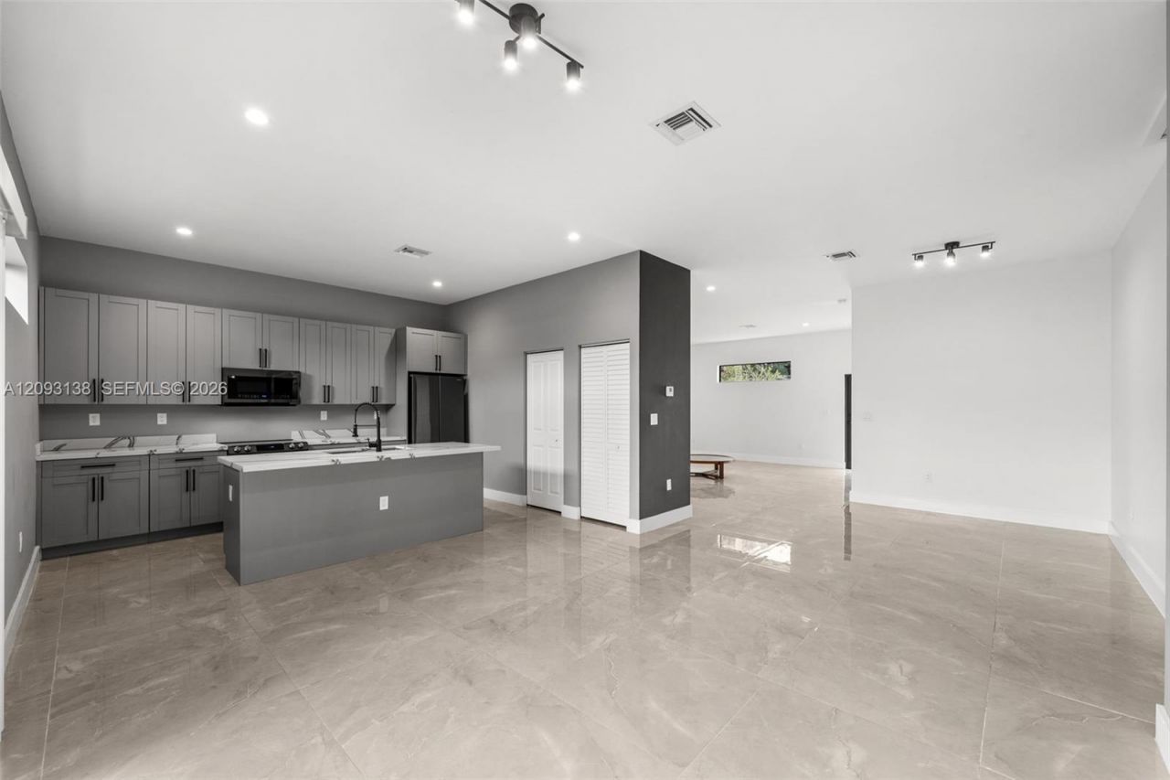 808 NW 5th Ter, Hallandale Beach, FL 33009 Photo