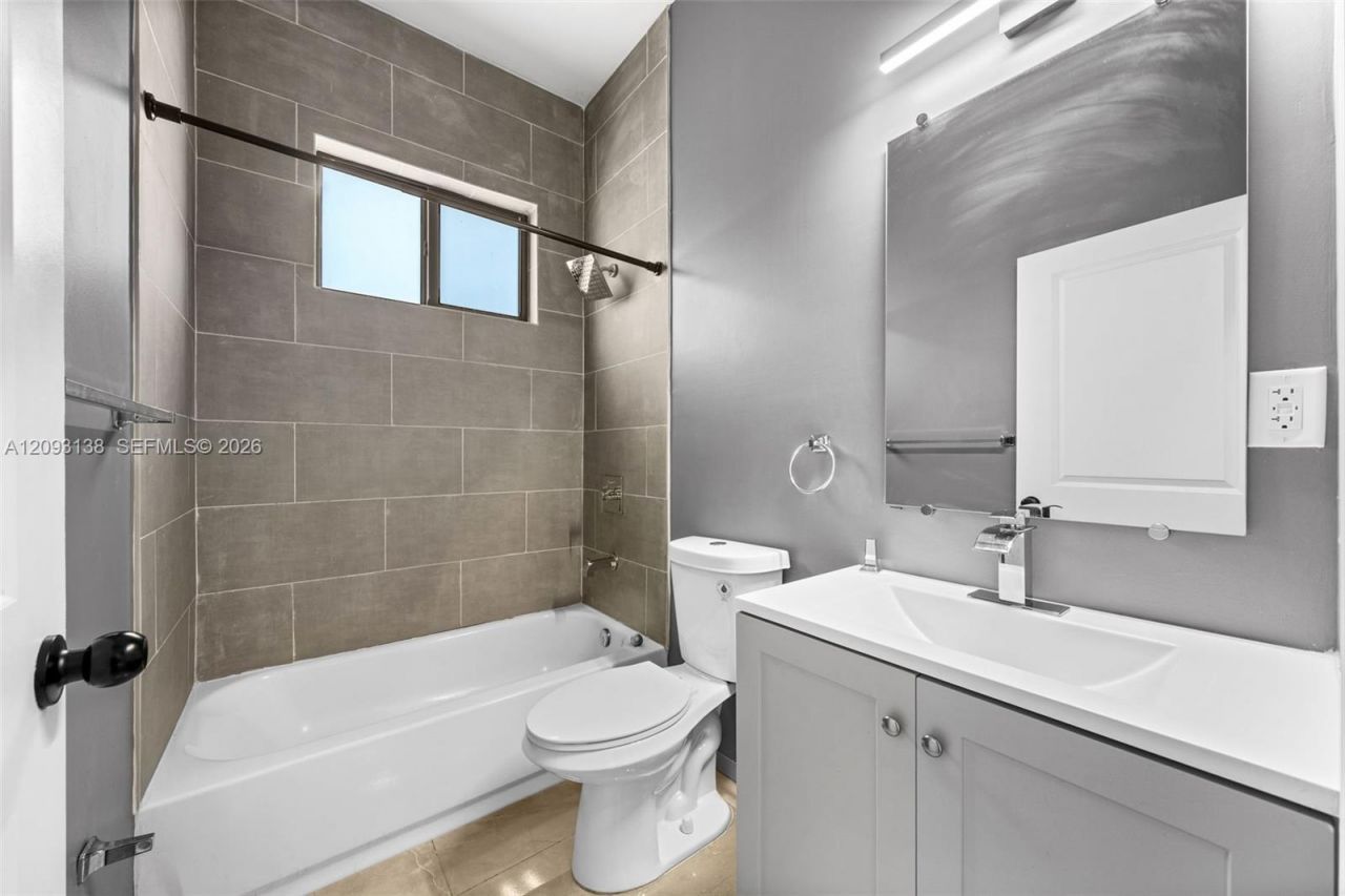 808 NW 5th Ter, Hallandale Beach, FL 33009 Photo