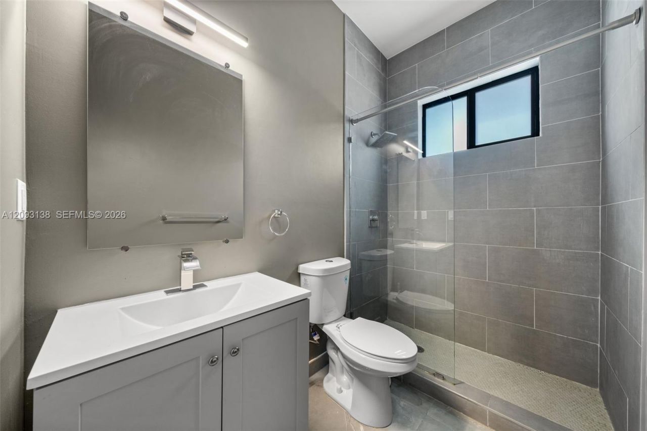 808 NW 5th Ter, Hallandale Beach, FL 33009 Photo