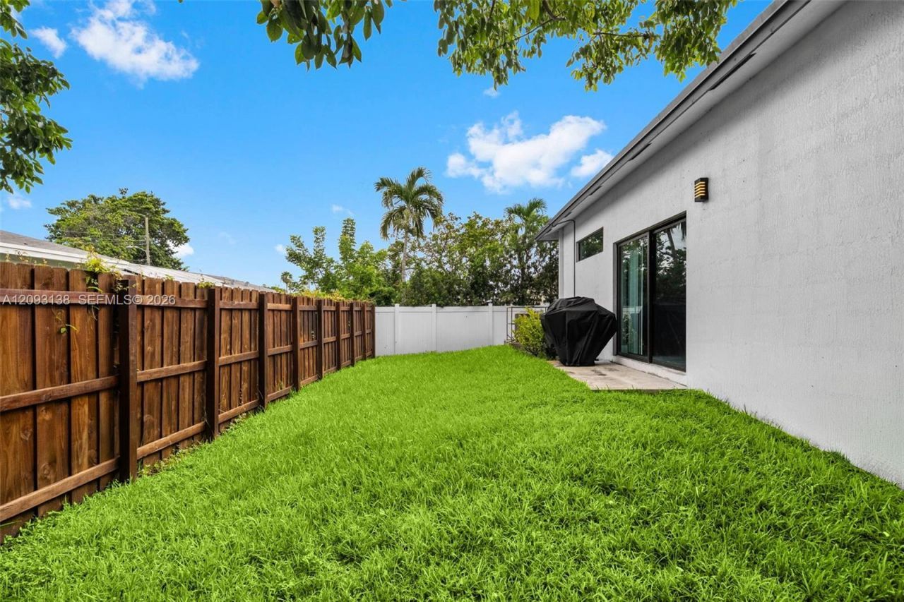 808 NW 5th Ter, Hallandale Beach, FL 33009 Photo