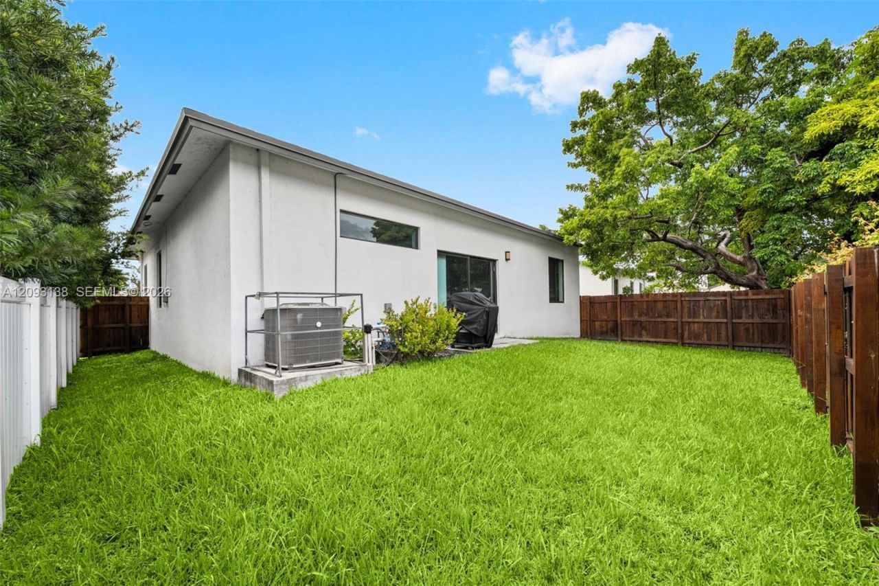 808 NW 5th Ter, Hallandale Beach, FL 33009 Photo