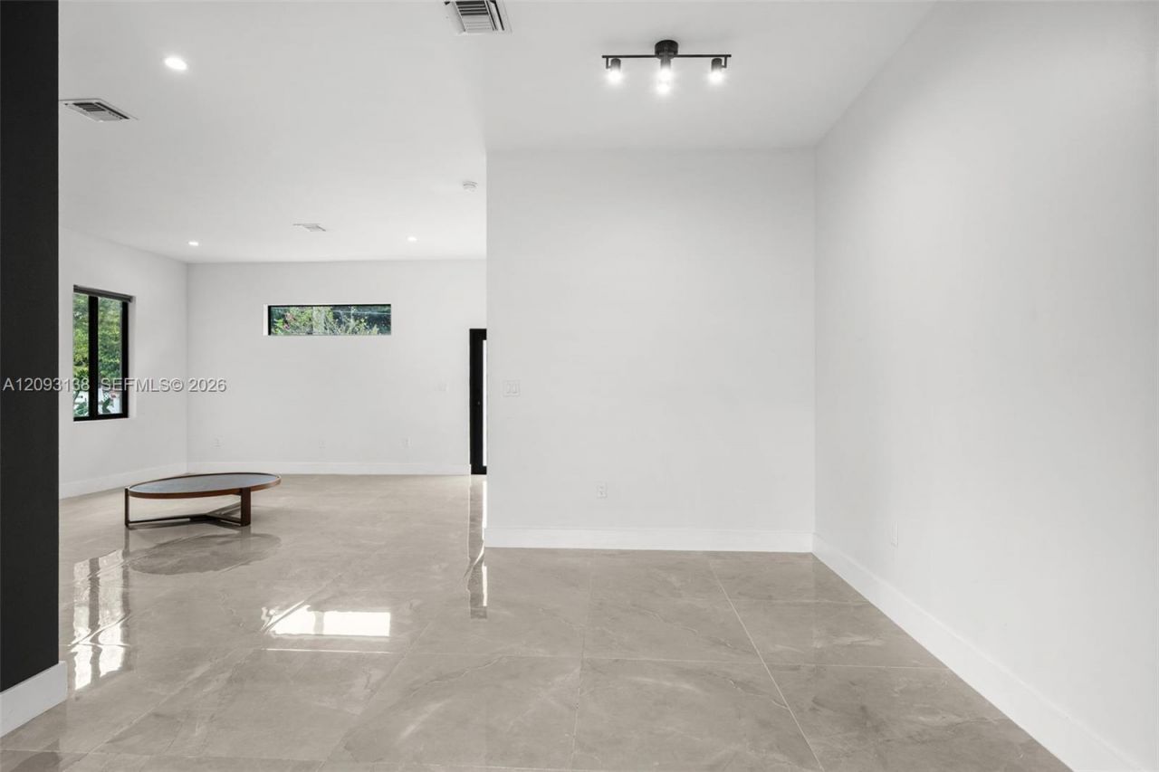 808 NW 5th Ter, Hallandale Beach, FL 33009 Photo