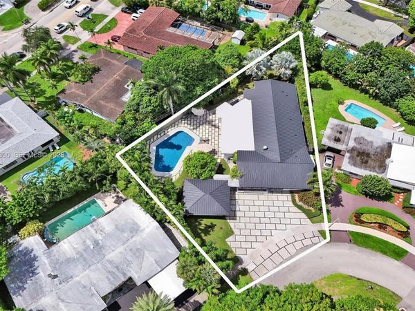 20100 NE 20th Ct, Miami, FL 33179