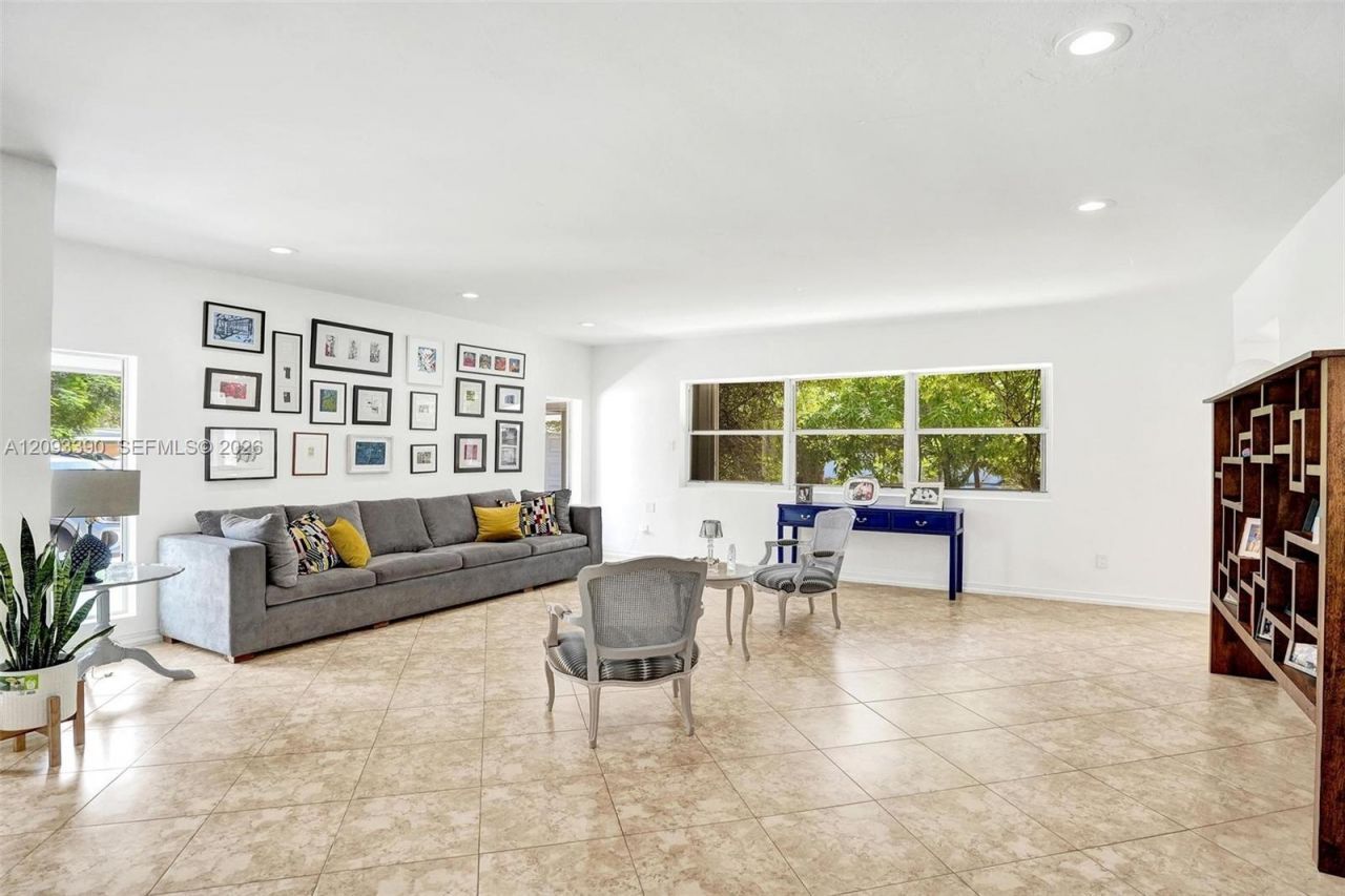20100 NE 20th Ct, Miami, FL 33179 Photo