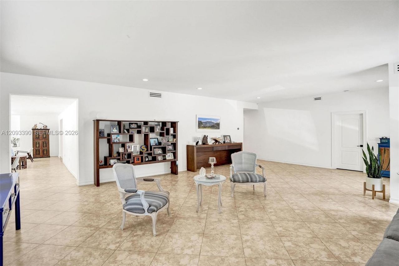20100 NE 20th Ct, Miami, FL 33179 Photo