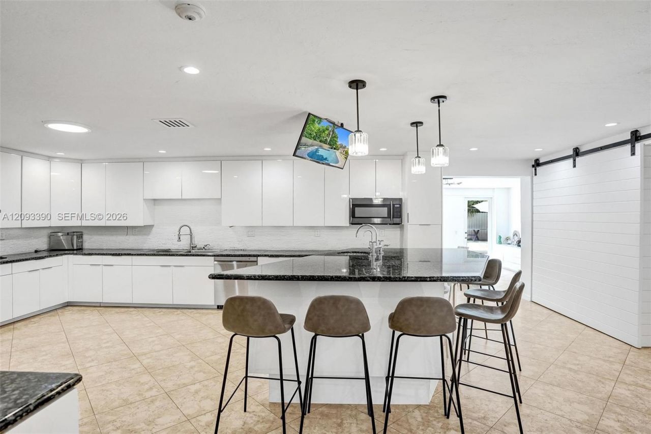 20100 NE 20th Ct, Miami, FL 33179 Photo