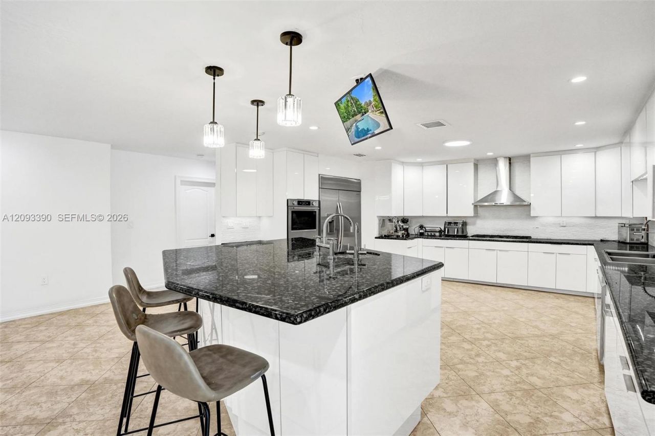 20100 NE 20th Ct, Miami, FL 33179 Photo