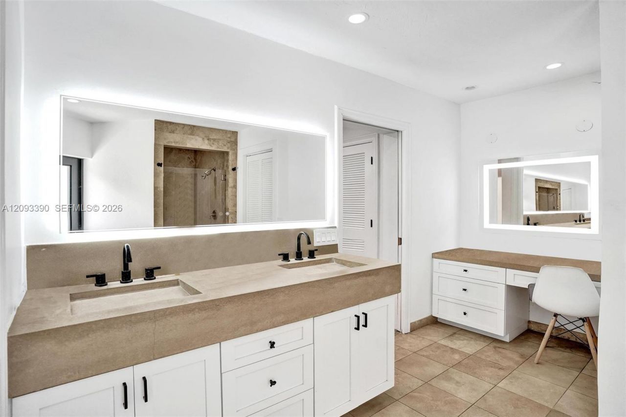 20100 NE 20th Ct, Miami, FL 33179 Photo
