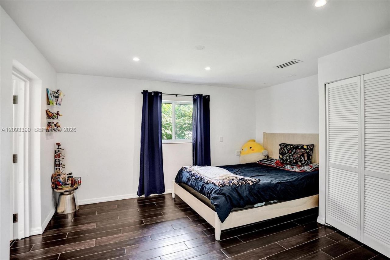 20100 NE 20th Ct, Miami, FL 33179 Photo
