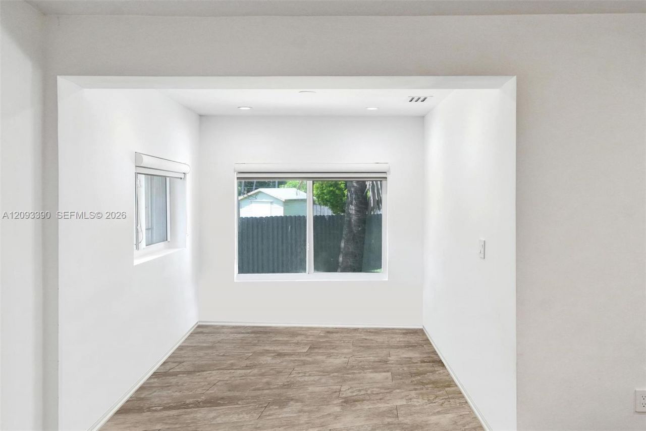 20100 NE 20th Ct, Miami, FL 33179 Photo