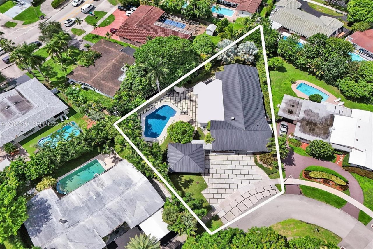 20100 NE 20th Ct, Miami, FL 33179 Photo