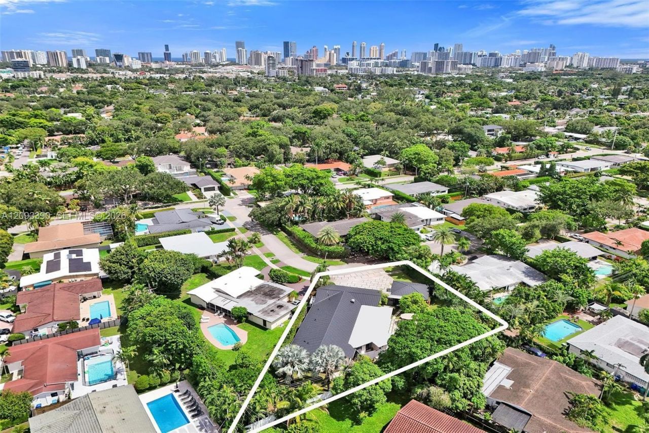 20100 NE 20th Ct, Miami, FL 33179 Photo