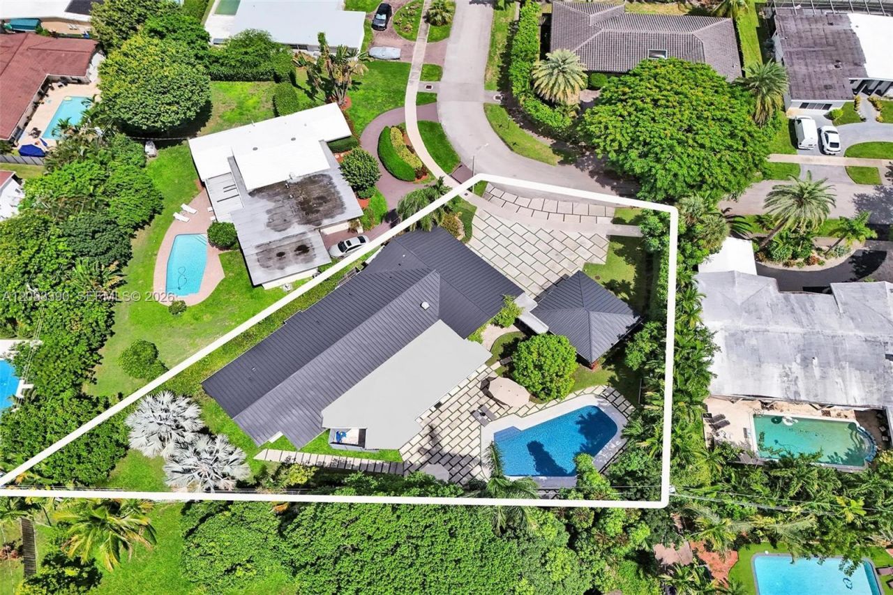 20100 NE 20th Ct, Miami, FL 33179 Photo