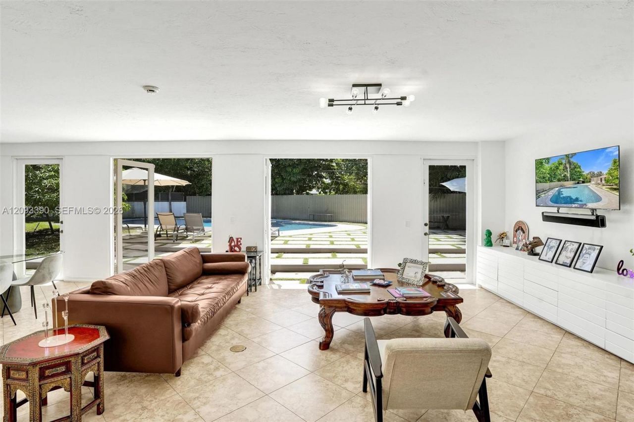 20100 NE 20th Ct, Miami, FL 33179 Photo