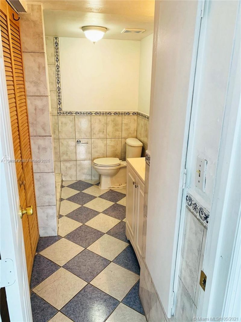 1325 W 68th St , Unit 514, Hialeah, FL 33014 Photo