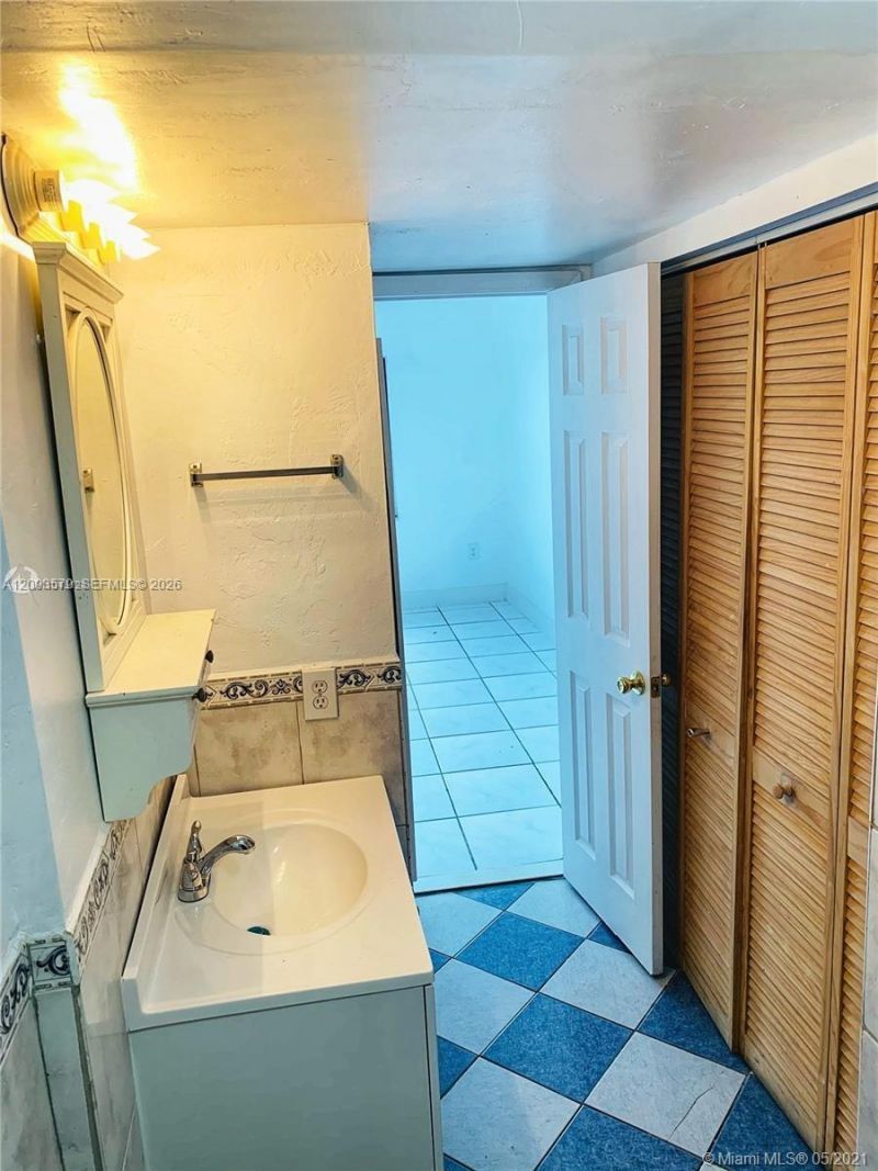1325 W 68th St , Unit 514, Hialeah, FL 33014 Photo
