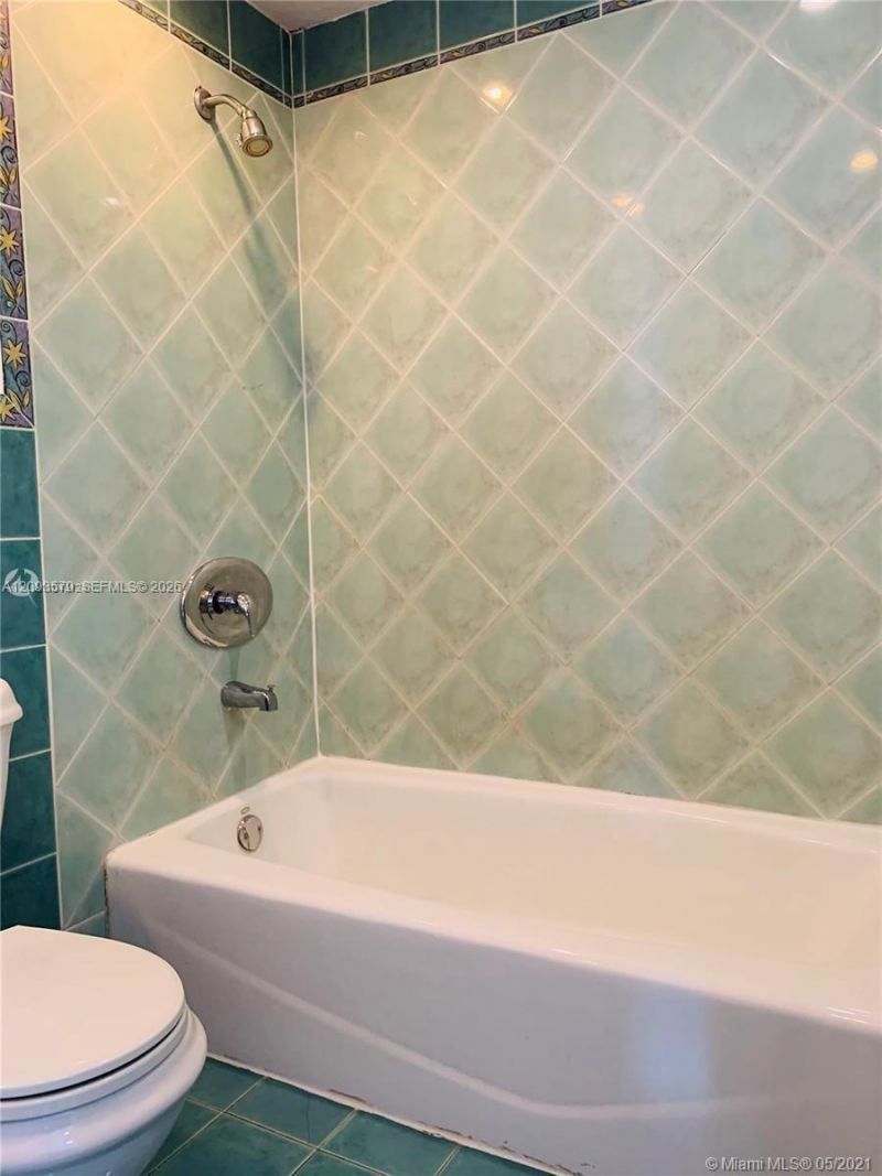 1325 W 68th St , Unit 514, Hialeah, FL 33014 Photo