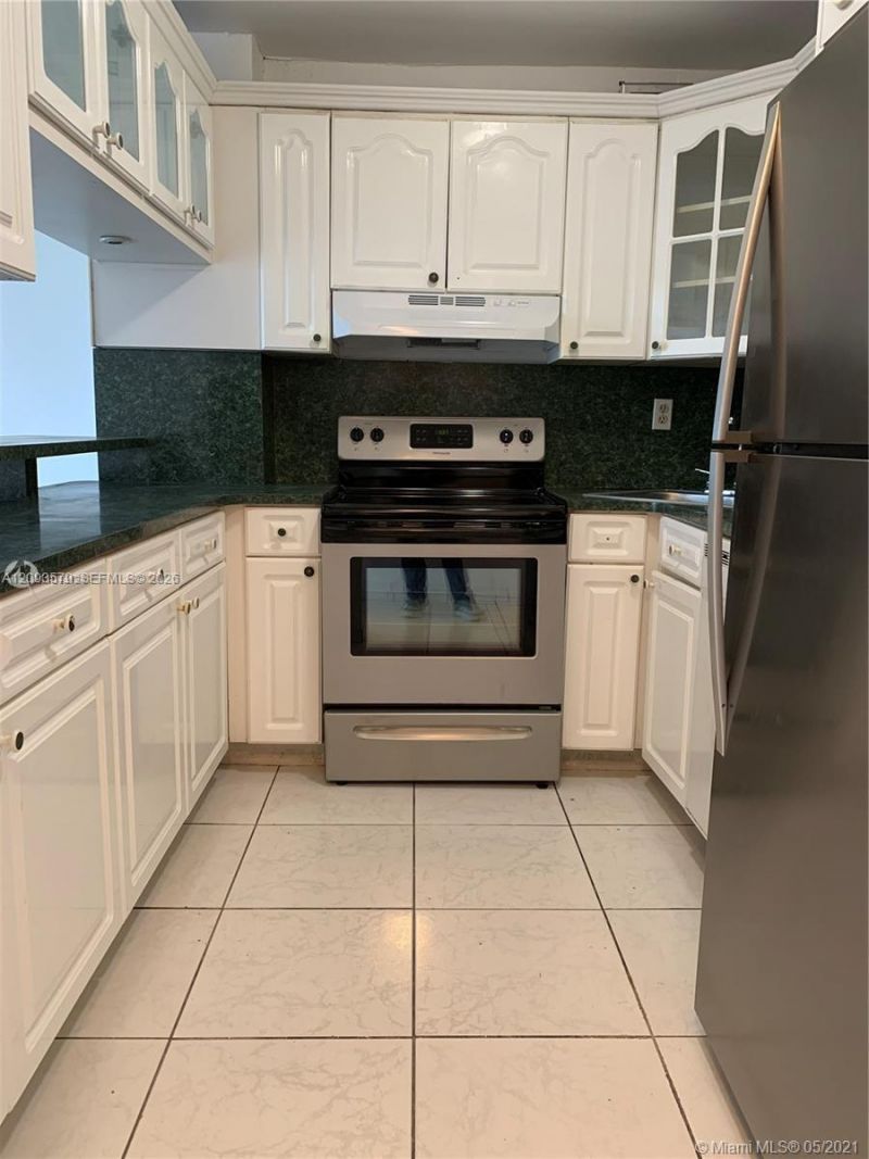 1325 W 68th St , Unit 514, Hialeah, FL 33014 Photo