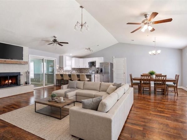 909 N Dove Road, Grapevine, TX 76051