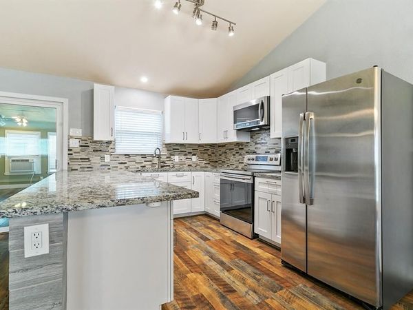 909 N Dove Road, Grapevine, TX 76051