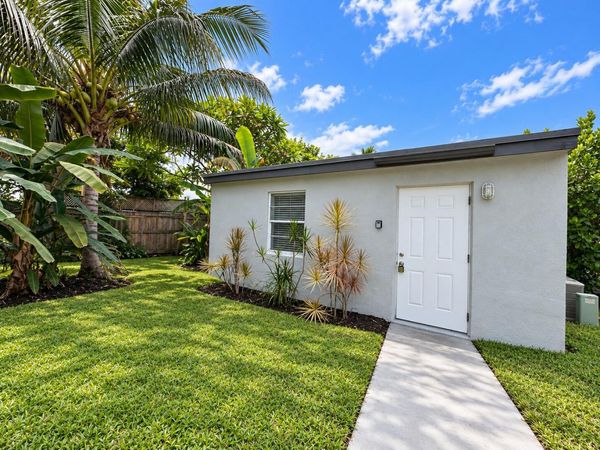 32 Lake Osborne Drive, Unit #9, Lake Worth Beach, FL 33461