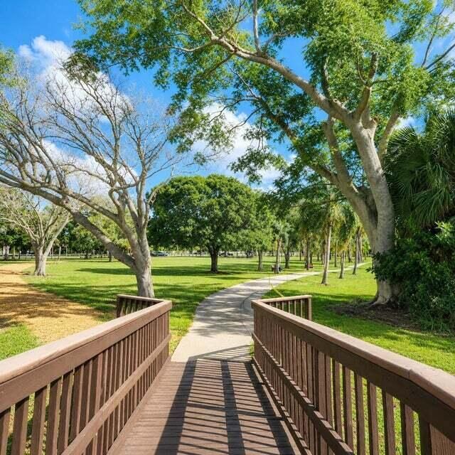 32 Lake Osborne Drive, Unit #9, Lake Worth Beach, FL 33461 Photo